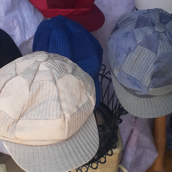 New Women's Black Red Newsboy Cabie Hat S M Cap - Picture 9 of 12